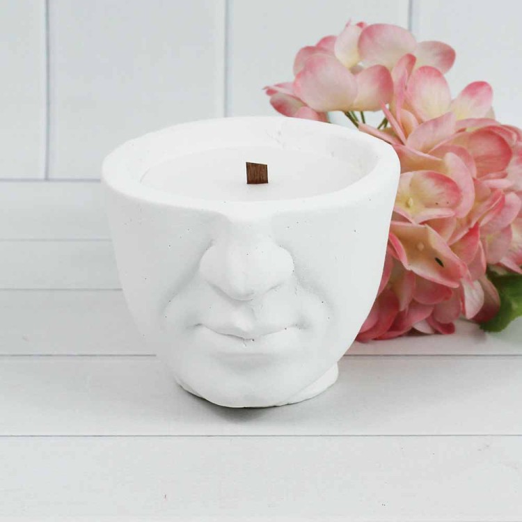 3702520345 Свеча в гипсе ОРНЕЙ белая в коробке