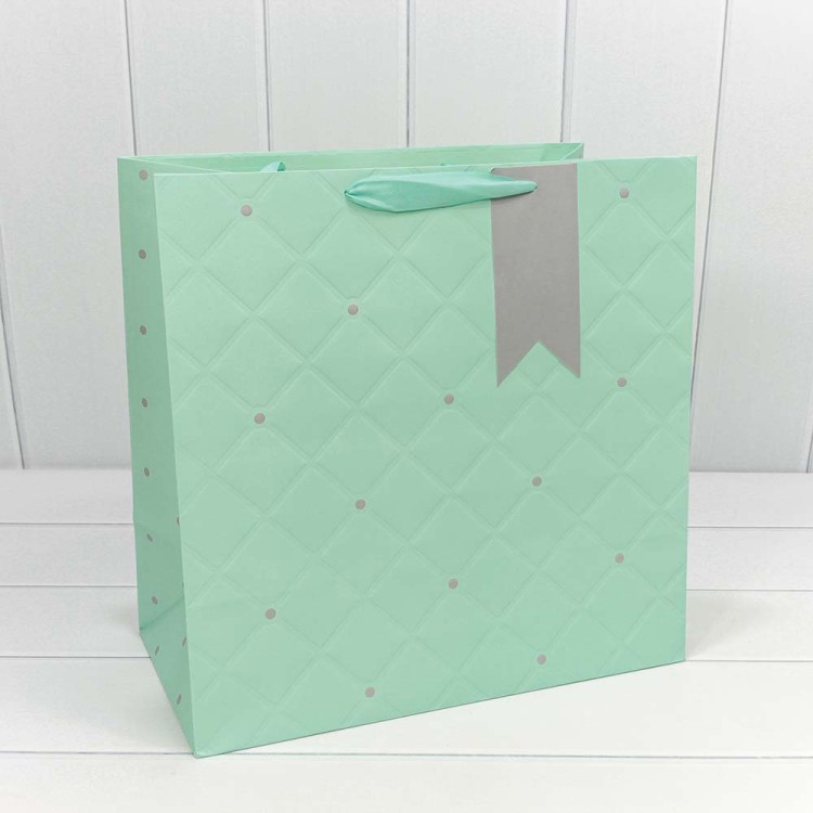 000152X Пакет подарочный "Эксклюзив" (микс) 37*37*20 см 230 гр 1/20 1/80