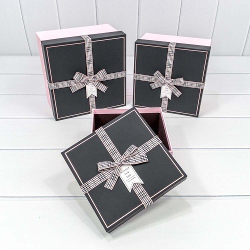 721613/4 Коробки Квадратные Набор 1/3 21*21*12,3 с бантом Чёрный/Розовый 1/18