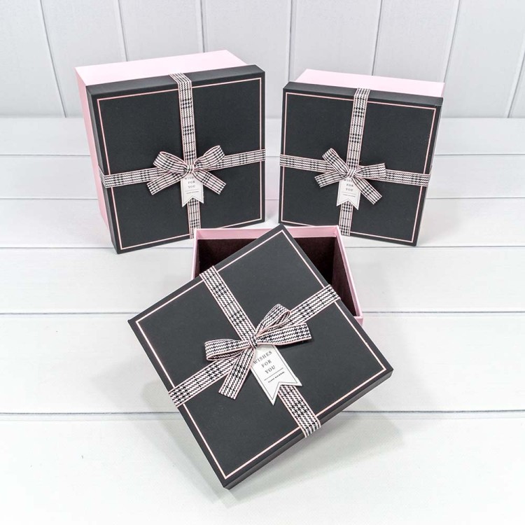 721613/4 Коробки Квадратные Набор 1/3 21*21*12,3 с бантом Чёрный/Розовый 1/18