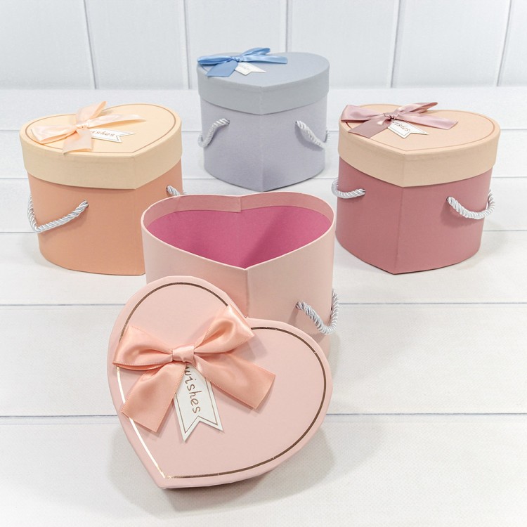 94113 Коробка "Сердце" 12,5*14,5*11,5 с ручками и бантиком (микс) 1/4 1/48